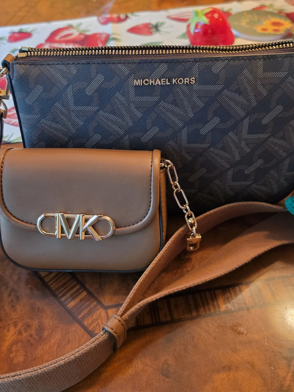 👜 Michael Kors Parker 2-in-1 Crossbody Bag Bundle